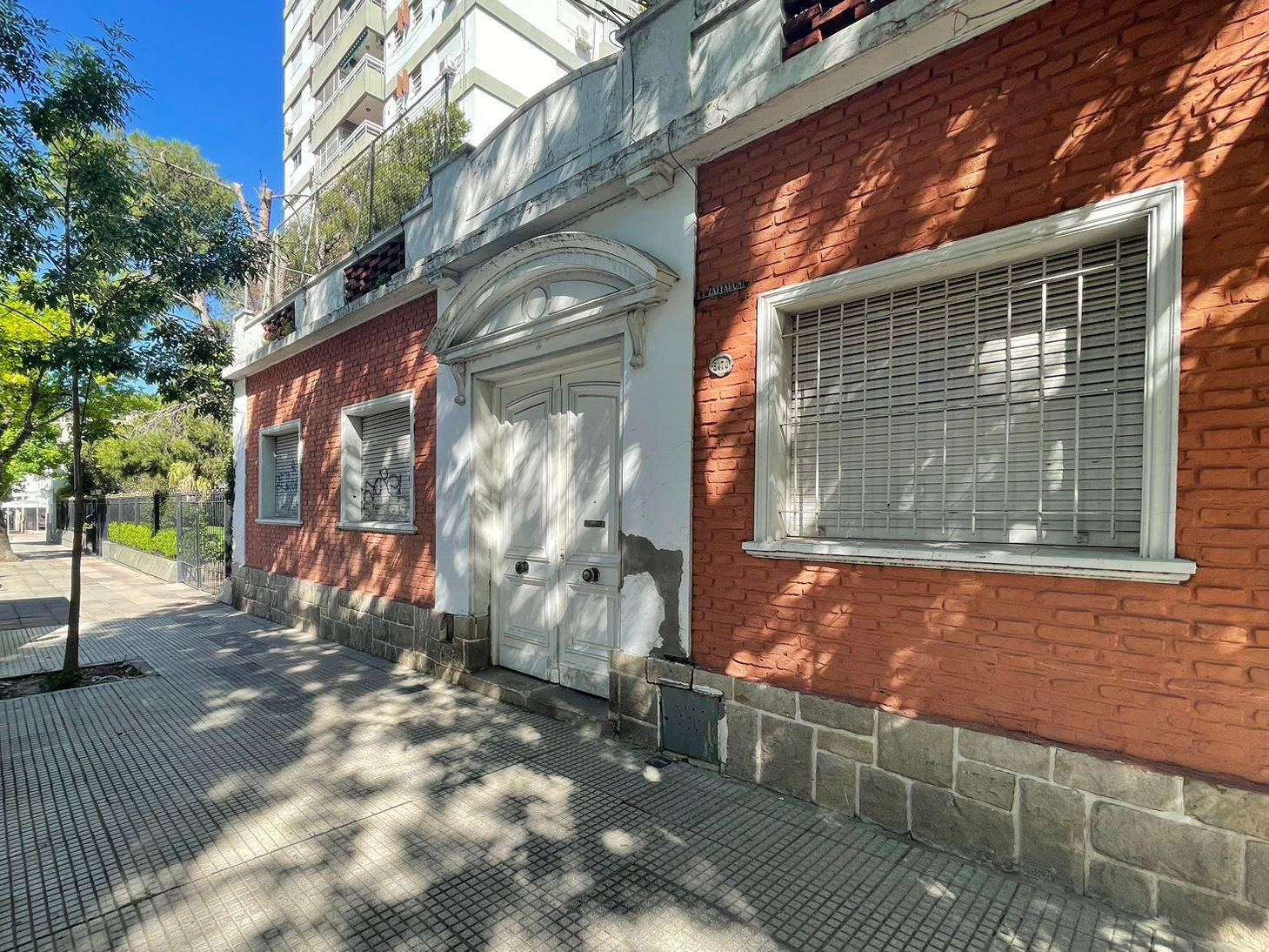 Crisólogo Larralde 3400 – IMPECABLE PH 3AMB – 2 PLTAS – TERRAZA – PARRILLA – 90 m2