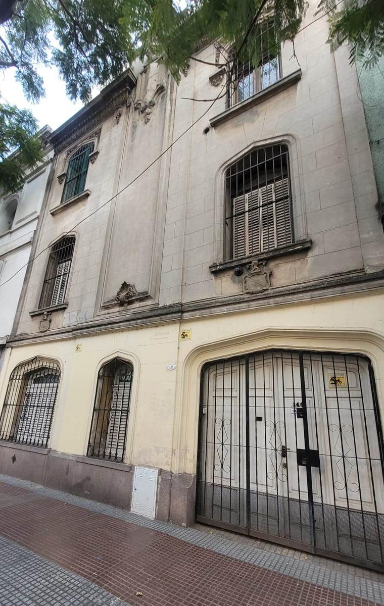 Cayetano Rodríguez 100 – CASA DE ESTILO EN 3 PLTAS – 260 m2